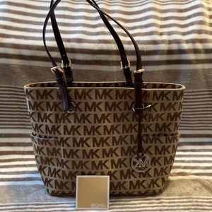 Michael Kors MK Signature Logo